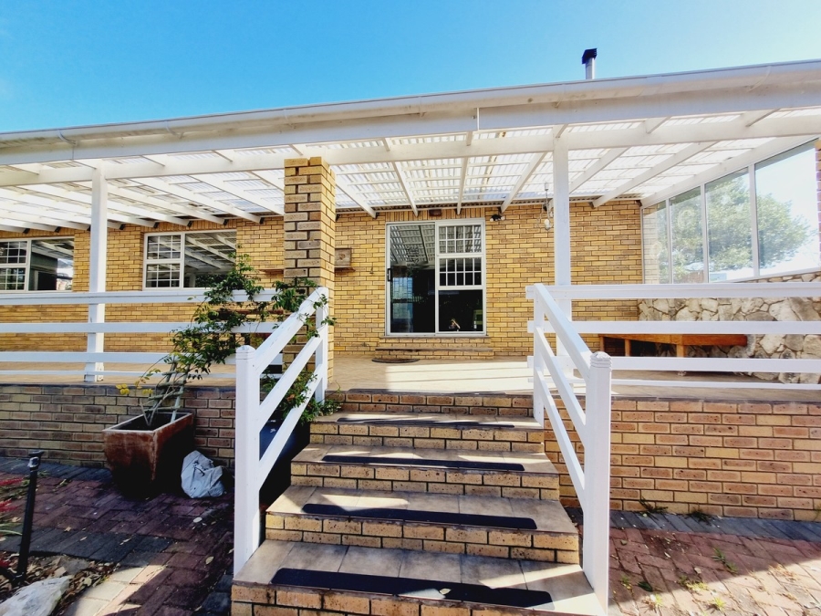 3 Bedroom Property for Sale in Stilbaai Wes Western Cape
